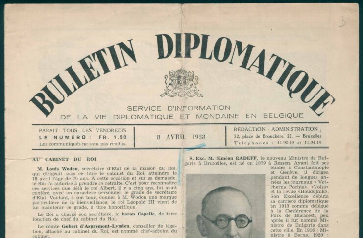 Съобщение за новоназначения пълномощен министър на България в Брюксел Симеон Радев в Дипломатически бюлетин, издание на Информационната служба за дипломатическия и светски живот в Белгия. Брюксел. Април 1938 г. ЦДА, ф. 77К, оп. 4, а.е. 42, л. 3