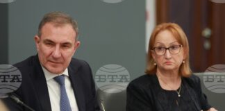 Ако не приемем промените в Кодекса на труда до края на годината, влизаме в наказателна процедура, каза министър Гуцанов