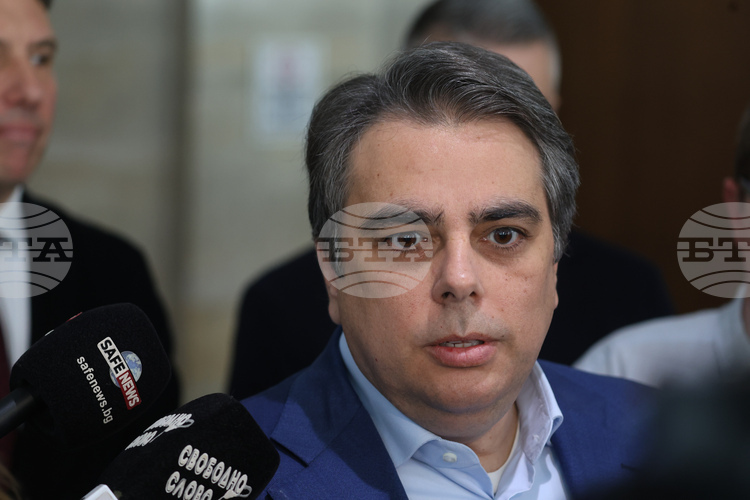 СподелиАко Лукойл прекрати дейността си ще се получи недостиг на