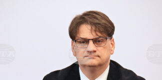 Актьорът Росен Белов никога не е бил съдружник във фондация „Аркадия Фюжън Арт“, съобщи министър Мариан Бачев