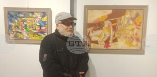 Александър Величков представя изложбата живопис „Следа от лято“ в Регионалната библиотека „Стилиян Чилингиров“ в Шумен