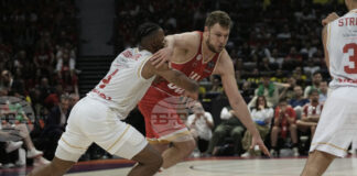 Александър Везенков вкара 17 точки при загубата на Олимпиакос от Монако в Евролигата