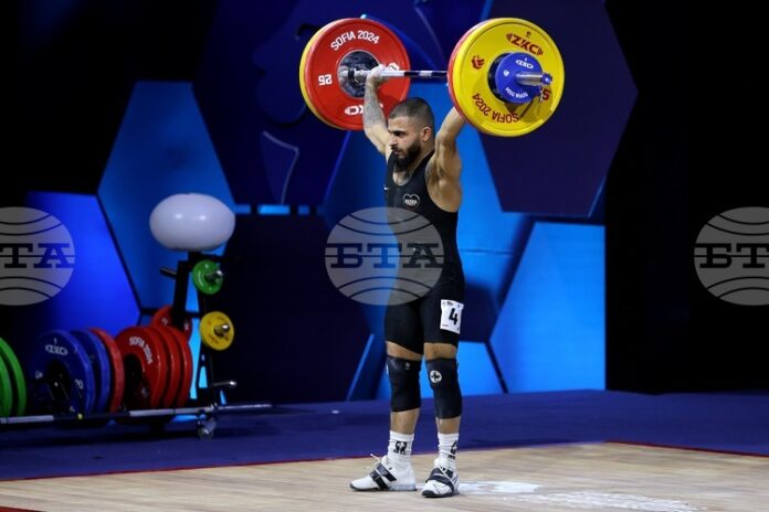 Ангел Русев завърши 13-и в изхвърлянето и не успя да Ангел Русев завърши 13-и в изхвърлянето и не успя да направи успешен опит в изтласкването на Световното първенство по вдигане на тежести в Норвегия