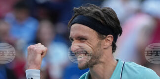 Артюр Риндернех отстрани Феликс Оже-Алиасим на тенис турнира в Шанхай и ще играе първия си полуфинал на ниво "Мастърс-1000"