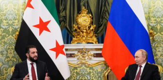 астоящият лидер на Сирия - Ахмед аш Шараа, и руският президент Владимир Путин по време на срещата си в Кремъл, 15 октомври 2025 г. Снимка: БТА