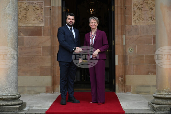 България е склонна да предложи въздушен коридор на Путин, за да се срещне с Тръмп в Будапеща, каза министър Георг Георгиев, цитиран от "Юрактив"