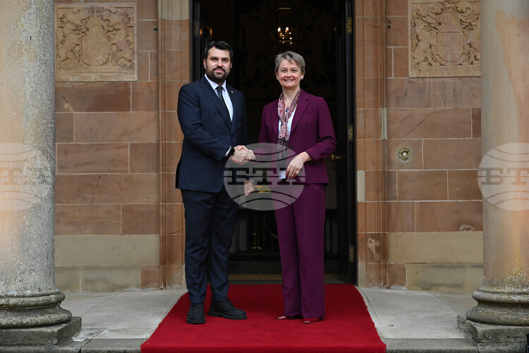 СподелиБългария ще разреши на самолет който превозва Владимир Путин да