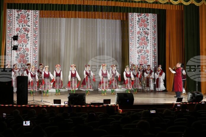 Българският изпълнител Илия Луков поздрави село Василевка с концерт по Българският изпълнител Илия Луков поздрави село Василевка с концерт по инициатива на БТА по повод 195-годишнината от основаването му