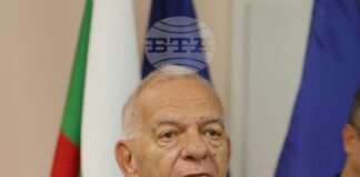 Българският посланик в Румъния Радко Влайков изрази съпричастността на българския народ и държава към Румъния заради експлозията в Букурещ