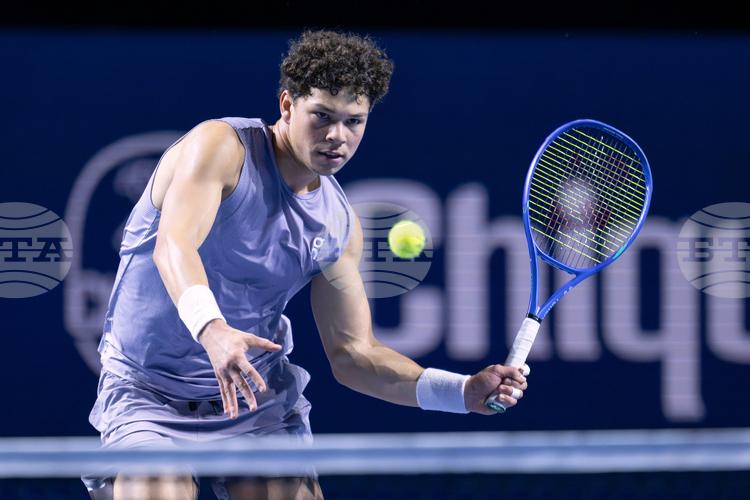 СподелиБен Шелтън и Алекс де Минор взеха победи в третия