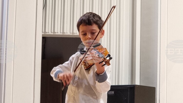 Сподели50 ото юбилейно издание на Международния конкурс за млади цигулари Проф