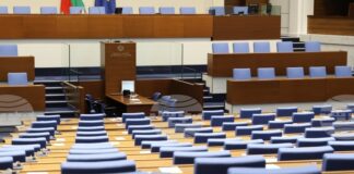 Близо половината депутати са имали неоправдани отсъствия от пленарни заседания през първия месец след лятната си ваканция