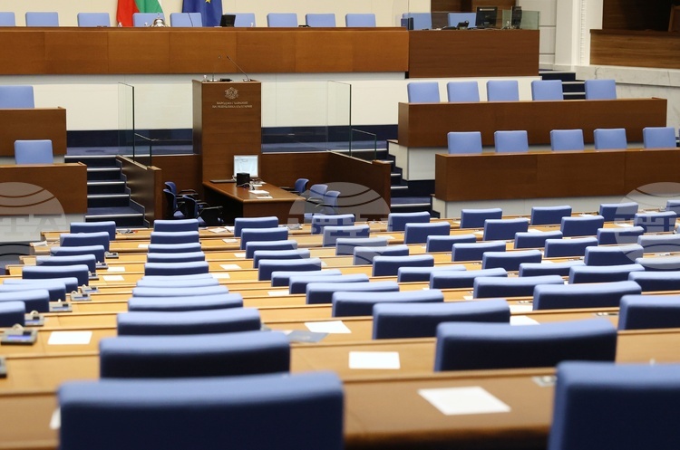 СподелиСпоред публикувана информация общо 105 от 240 депутати са имали