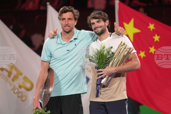 Братовчедите Вашро и Риндеркнеш ще се срещнат във втория кръг Братовчедите Вашро и Риндеркнеш ще се срещнат във втория кръг на Мастърса в Париж в повторение на финала в Шанхай