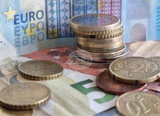 Брутният външен дълг на България нараства с 20 на сто на годишна основа до 53,6 млрд. евро към края на август, сочат данни на БНБ