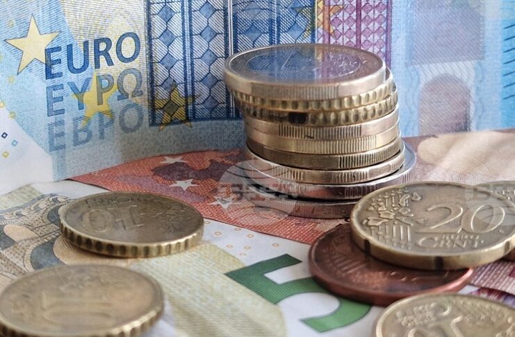 Брутният външен дълг на България нараства с 20 на сто на годишна основа до 53,6 млрд. евро към края на август, сочат данни на БНБ