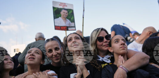 Израелци чакат с нетърпение освобождаването на израелските заложници, площад в Тел Авив