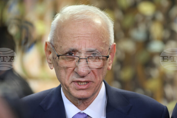 Да бъдеш лекар е мисия, въплъщаваща грижата, състраданието и безусловната Да бъдеш лекар е мисия, въплъщаваща грижата, състраданието и безусловната отдаденост, казва министър Силви Кирилов в поздравлението си към лекарите