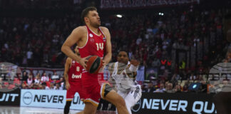 Дабъл-дабъл на Александър Везенков помогна на Олимпиакос да направи драматичен обрат срещу Макаби Тел Авив в Евролигата