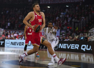 Александър Везенков и Олимпиакос надвиха АЕК за девета поредна победа в гръцкото баскетболно първенство Дабъл-дабъл на Александър Везенков помогна на Олимпиакос да направи драматичен обрат срещу Макаби Тел Авив в Евролигата