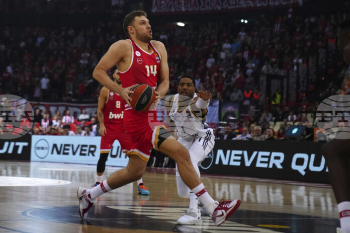 Дабъл-дабъл на Александър Везенков помогна на Олимпиакос да направи драматичен Дабъл-дабъл на Александър Везенков помогна на Олимпиакос да направи драматичен обрат срещу Макаби Тел Авив в Евролигата