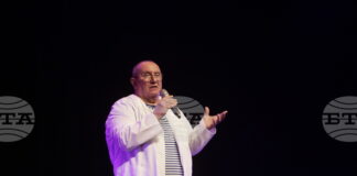 Димитър Туджаров – Шкумбата е Лазар в „Кацнал на крушата“