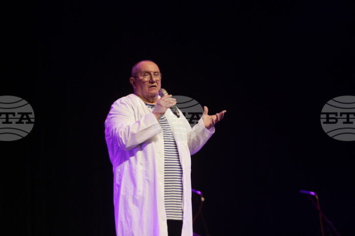 Димитър Туджаров – Шкумбата е Лазар в „Кацнал на крушата“