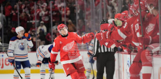 Емит Фини вкара първите си два гола в НХЛ и Детройт надви Едмънтън за пета поредна победа в редовния сезон