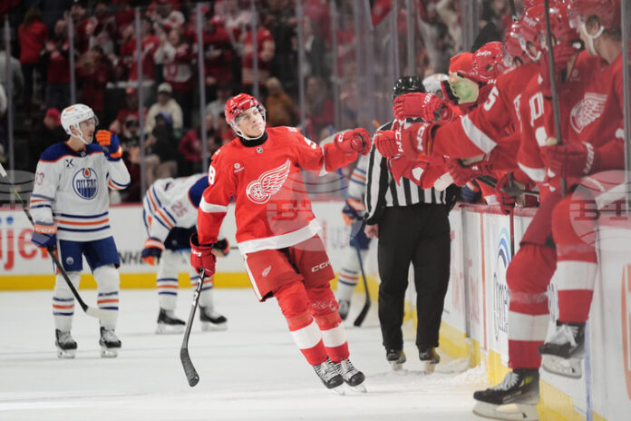Емит Фини вкара първите си два гола в НХЛ и Детройт надви Едмънтън за пета поредна победа в редовния сезон