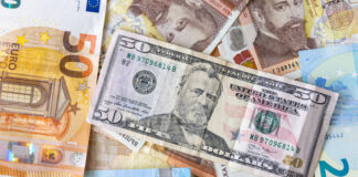 Еврото продължи леко да поевтинява спрямо долара