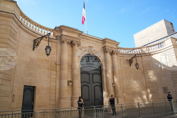 Френските крайнодесни отказаха поканата на премиера за последни преговори