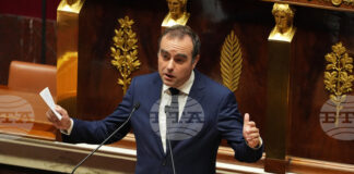 Френският премиер Льокорню оцеля след първия вот на недоверие