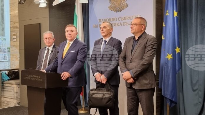 ГЕРБ-СДС, БСП и ИТН подписаха анекс към споразумението за управление, свързано с ротация на председателя на парламента