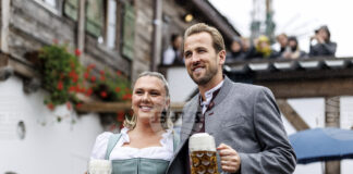 Германският футболен шампион Байерн Мюнхен отбеляза рекордната си серия от победи с посещение на Октоберфест