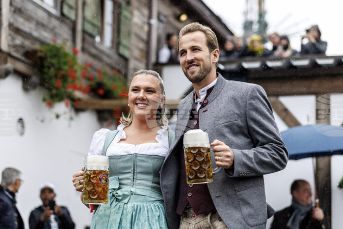 Германският футболен шампион Байерн Мюнхен отбеляза рекордната си серия от победи с посещение на Октоберфест