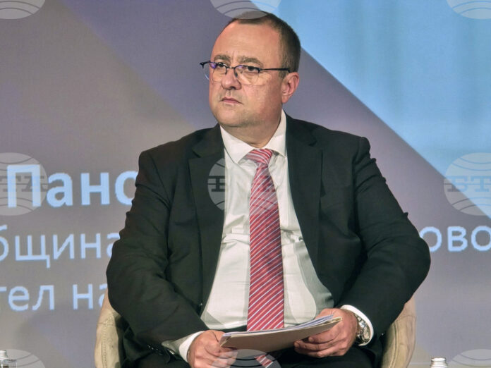 Годишна среща на местните власти, организирана от НСОРБ
                                                                                                През 2026 г. общинската инвестиционна програма може да се използва за проекти за рехабилитация на водопроводната мрежа, каза министър Иван Иванов