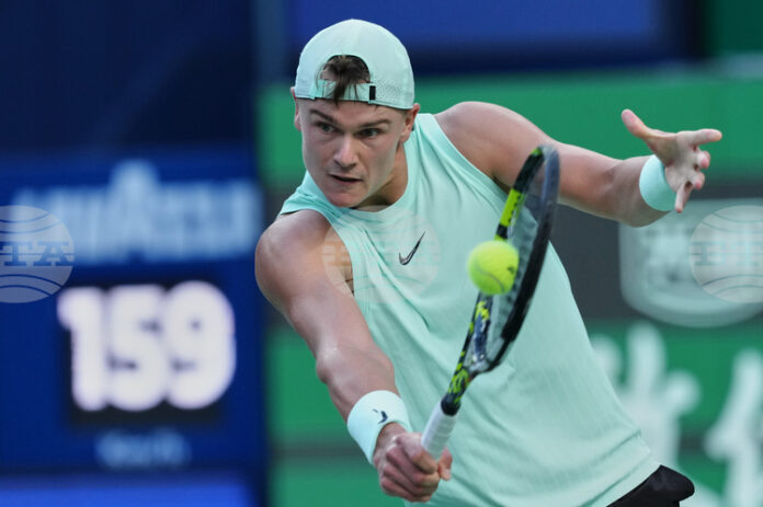 Холгер Руне се класира за полуфиналите на турнира по тенис в Швеция