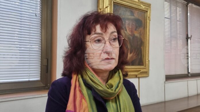 Хората, които се занимават с изкуство, са надарени с Божията Хората, които се занимават с изкуство, са надарени с Божията искра, каза в Търговище директорът на Националната галерия Анелия Николаева