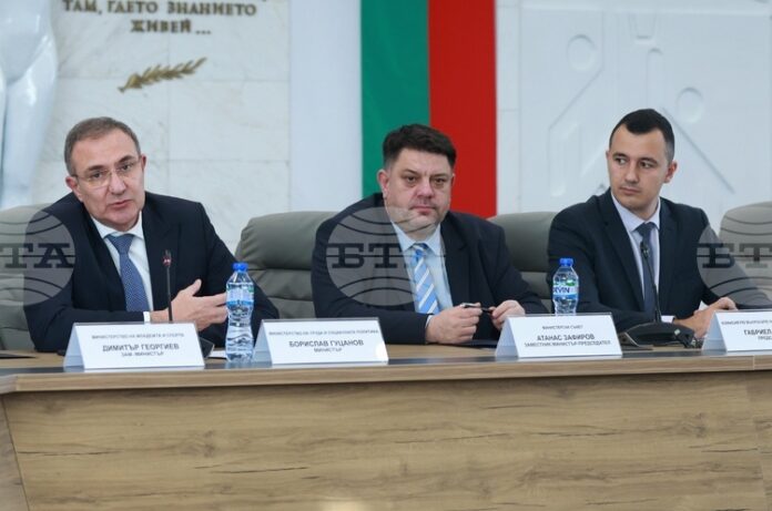 И семейството, и институциите са отговорни за насилието при подрастващите, коментираха министри и експерти на кръгла маса „Детство без насилие“