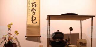 Икебаната е здраве и свобода, каза за БТА Валентина Герова за изложбата „Полъх от Япония“ в София