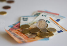 Финансите на Европа: Търговският излишък в еврозоната се свива Информационни срещи във връзка с въвеждането на еврото у нас ще се състоят в Сливен, Горна Малина, Камено, Исперих и Стрелча