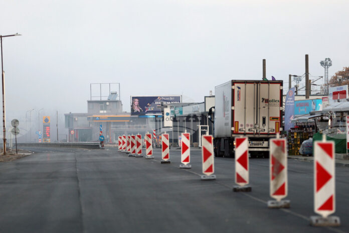 Интензивен е трафикът на граничните пунктове "Капитан Андреево и "Лесово" Интензивен е трафикът на граничните пунктове "Капитан Андреево и "Лесово" на изход за товарни автомобили