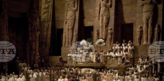 Италианската традиция да се почита Верди с 27 червени рози се утвърждава и в Ню Йорк