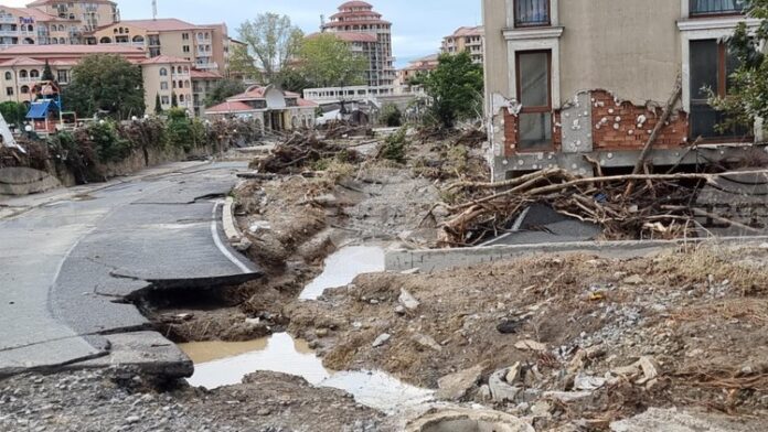 Изготвяне на комбинирани карти на рисковите от наводнения райони разпореди Манол Генов