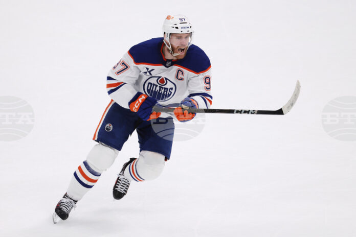 Канадецът Конър Макдейвид поднови контракта си с хокейния Едмънтън