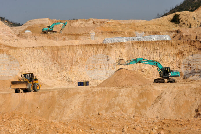 Китай затяга контрола върху износа на редкоземни елементи