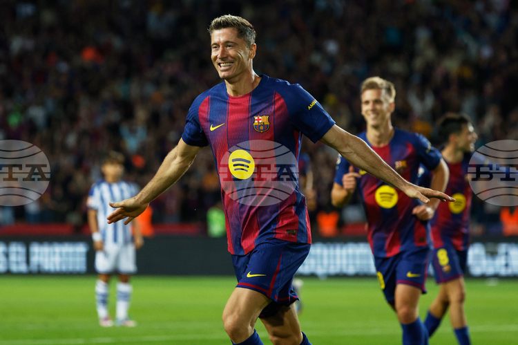 СподелиНападателят на Барселона Роберт Левандовски може да се завърне на