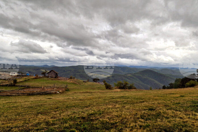 Лоши са условията за туризъм по планините, на връх Ботев духа ураганен вятър, съобщиха от Планинската спасителна служба на БЧК
