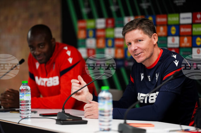 Мениджърът на Кристъл Палас Оливер Глазнер се надява тимът му да започне да вкарва голове срещу Арсенал в неделя