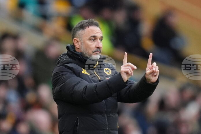 Мениджърът на Уулвърхямптън влезе в горещ спор с феновете след загубата от Бърнли, те му пожелаха утре сутринта да бъде уволнен